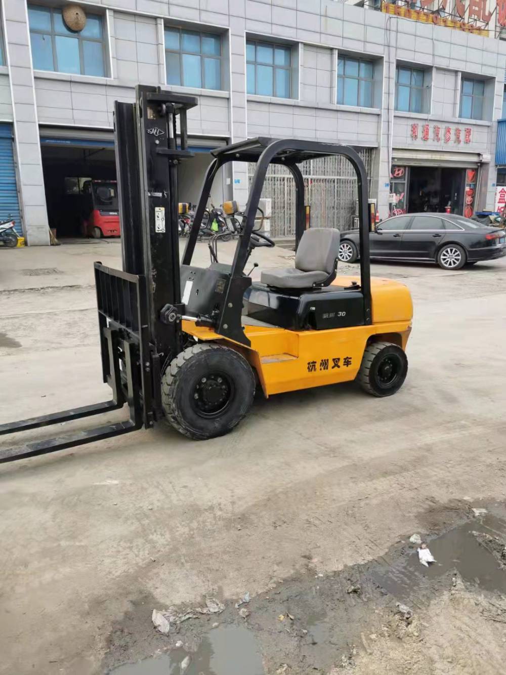 上海嘉定區(qū)重型設(shè)備租賃全攻略 吊車、叉車與清障車一站式服務(wù)
